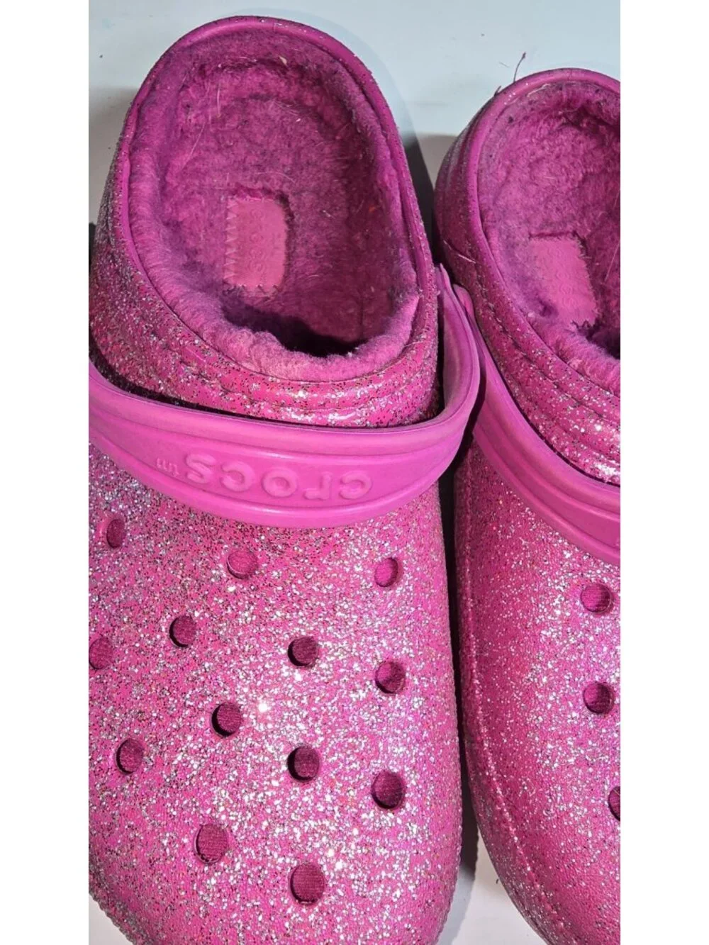 Girls Sparkly Pink Crocs Classic Lined Clog Size J4 With Glitter Finish & Fuzzy